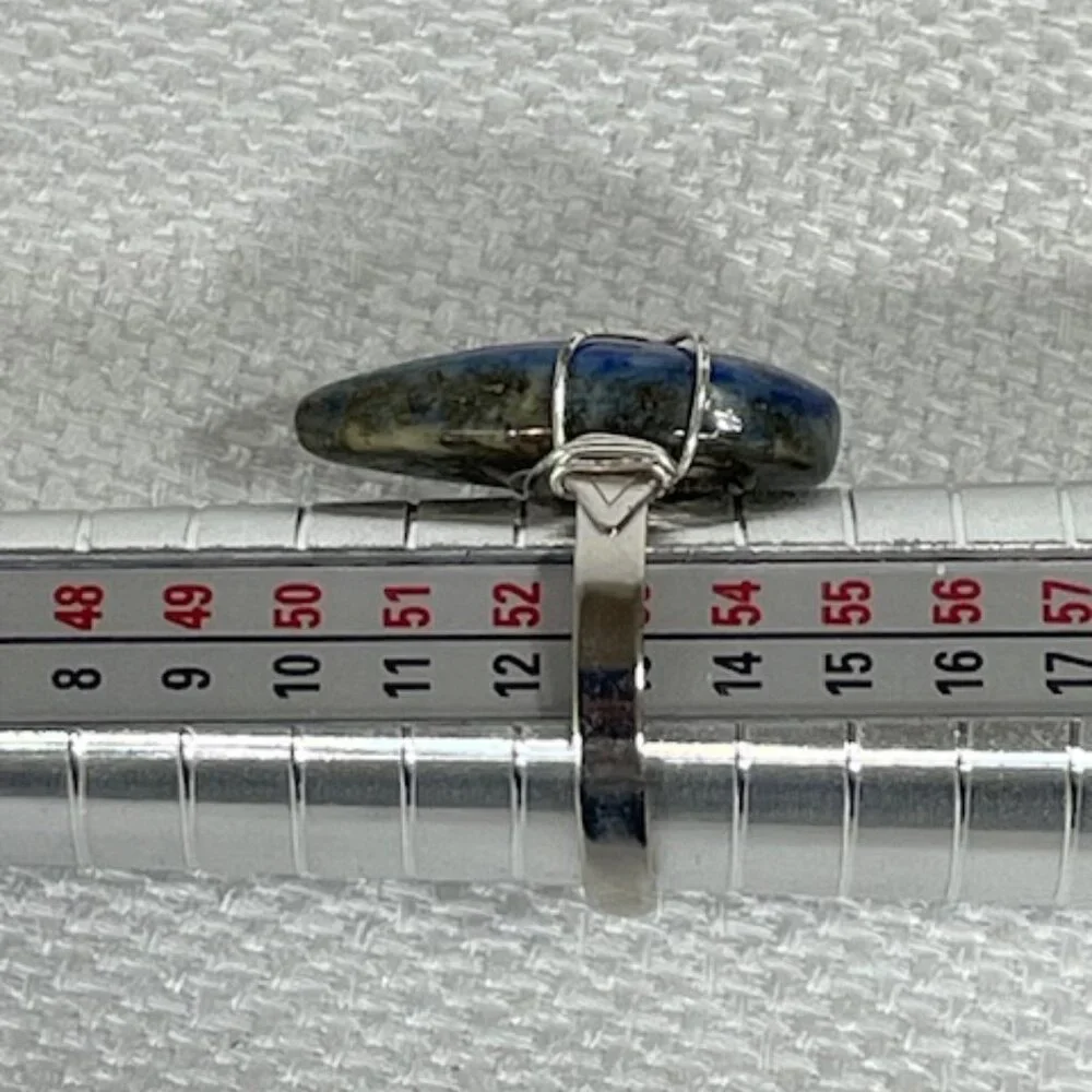 Tear-shaped lapis lazuli and silver adjustable ring.